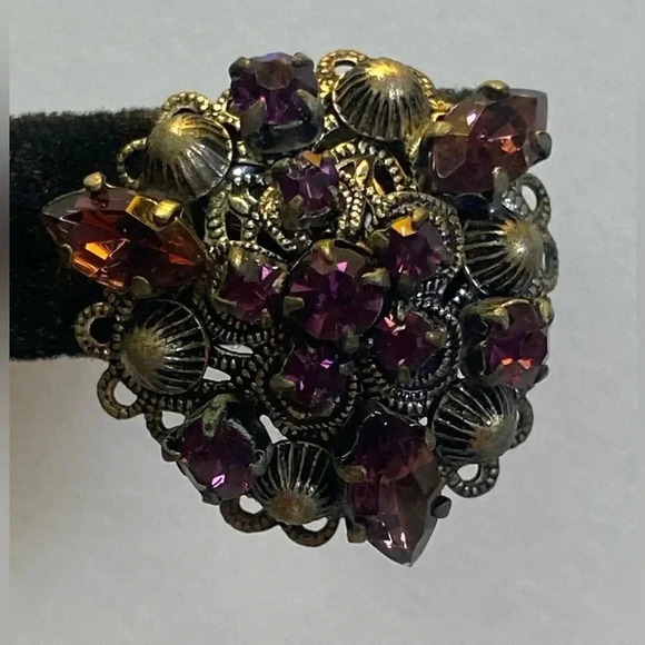 SILVER AND PURPLE VINTAGE CLIP ON EARRINGS. 💜💜💜 - Picture 3 of 8